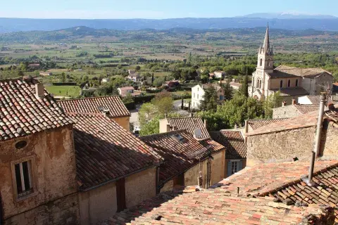  La hora de la siesta es el mejor momento para recorrer los pueblos y descubrir sus detalles.