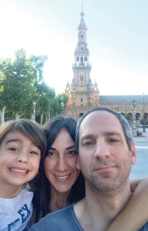 Una de las pocas salidas previas al confinamiento. A los 20 días de haber llegado decretaron la cuarentena y recién conocieron la ciudad a la que se habían mudado dos meses después. Una de las pocas salidas previas al confinamiento. A los 20 días de haber llegado decretaron la cuarentena y recién conocieron la ciudad a la que se habían mudado dos meses después.