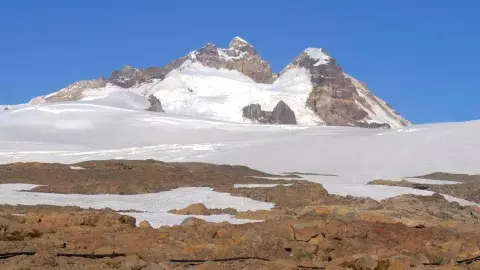 En Tronador, la llamada Garganta del Diablo es un anfiteatro de acantilados En Tronador, la llamada Garganta del Diablo es un anfiteatro de acantilados