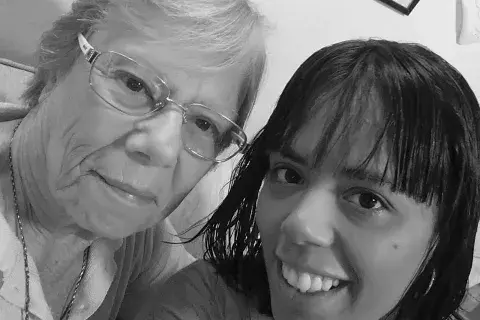 Luli Escalante, 30 años, y Ana María, 79 años Luli Escalante, 30 años, y Ana María, 79 años