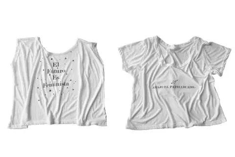La firma de ropa vintage Luisa, hace lo suyo de la mano de sus remeras con distintas consignas estampadas 