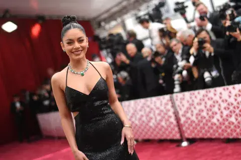 Vanessa Hudgens, anfitriona de la alfombra roja Vanessa Hudgens, anfitriona de la alfombra roja