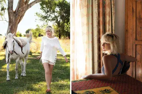 SUÉTER (PAULA CAHEN D’ANVERS, $2800), SHORTS (WANAMA, $1490), SANDALIAS (SOFI MARTIRÉ, $2750) / TOP (AY NOT DEAD, $1045), PANTALÓN (NAM, $2000) SUÉTER (PAULA CAHEN D’ANVERS, $2800), SHORTS (WANAMA, $1490), SANDALIAS (SOFI MARTIRÉ, $2750) / TOP (AY NOT DEAD, $1045), PANTALÓN (NAM, $2000)