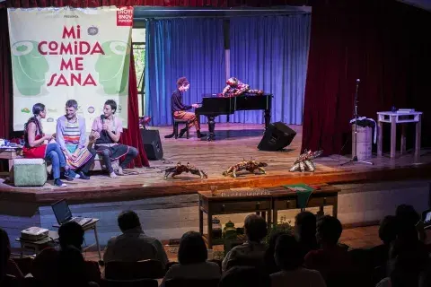 Charla y música Charla y música