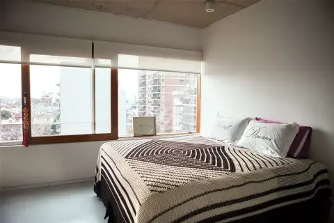 Las cortinas rollers son de Cordecor, igual que las del living. Las cortinas rollers son de Cordecor, igual que las del living.
