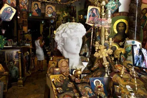 Íconos de la Iglesia Ortodoxa en un local de suvenires Íconos de la Iglesia Ortodoxa en un local de suvenires