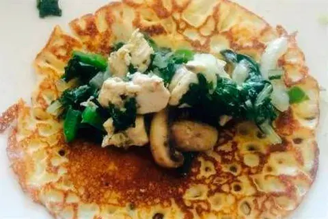 Panqueques con champignones provenzal y queso de cabra Panqueques con champignones provenzal y queso de cabra