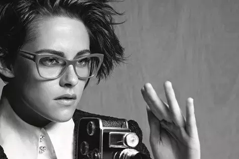 Kristen posa para la nueva campaña de lentes de Chanel Kristen posa para la nueva campaña de lentes de Chanel