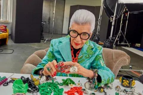 Iris Apfel es un ícono de la moda Iris Apfel es un ícono de la moda