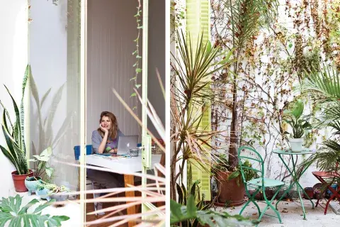 Vicky se ocupa mucho de sus plantas. Este año, el limonero la sorprendió. Está en el patio del segundo piso, su lugar preferido de la casa. Vicky se ocupa mucho de sus plantas. Este año, el limonero la sorprendió. Está en el patio del segundo piso, su lugar preferido de la casa.