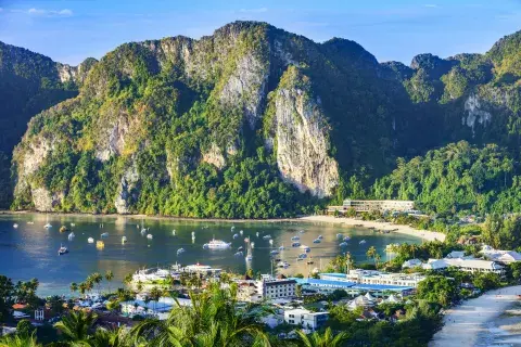 Tailandia tuvo que cerrar sectores de Phi Phi island durante algunas épocas del año Tailandia tuvo que cerrar sectores de Phi Phi island durante algunas épocas del año