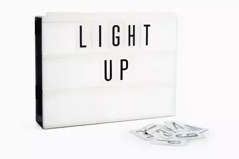 Pizarra Luminosa Light Up (Gorsh en Mercado Libre Desing, $990)
