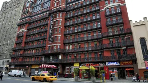 El Chelsea, en NY, un hotel con letra y música El Chelsea, en NY, un hotel con letra y música