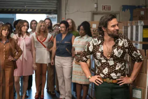 4 cosas que tenés que saber si querés ver  Minx, la nueva comedia de HBO que protagonizan Ophelia Lovibond, Jake Johnson y Jessica Lowe.