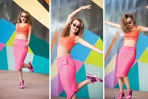 Gafas (Carla di Si, $1750), Top (Complot, $189), falda tubo (Cher, $798), zapatillas deportivas (Adidas Originals $1499) Gafas (Carla di Si, $1750), Top (Complot, $189), falda tubo (Cher, $798), zapatillas deportivas (Adidas Originals $1499)