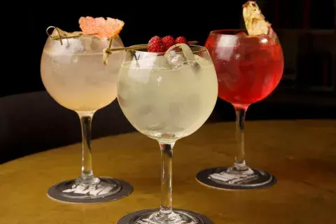 Un gin tonic inspirado en un poema. Foto: Invernadero Un gin tonic inspirado en un poema. Foto: Invernadero