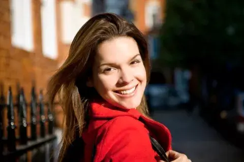 Encará el invierno con un lindo abrigo y tu mejor sonrisa Encará el invierno con un lindo abrigo y tu mejor sonrisa
