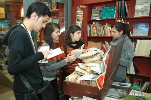 ¡Vas a poder hurgar en las librerías hasta cualquier hora! ¡Vas a poder hurgar en las librerías hasta cualquier hora!