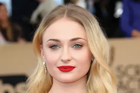 El nuevo rubio al que volvió Sophie Turner El nuevo rubio al que volvió Sophie Turner