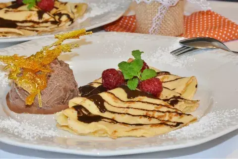 Con chocolate y frutos rojos es una combinación sutil Con chocolate y frutos rojos es una combinación sutil