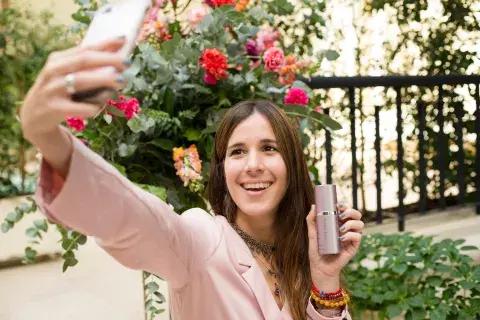 Agustina Ramos Mejia, una de las emprendedoras que desde Ohlala distinguimos con el premio #MakersAwards, no podía dejar de acompañar a Mary Kay, una marca que desde sus comienzos está comprometida con el empoderamiento de la mujer Agustina Ramos Mejia, una de las emprendedoras que desde Ohlala distinguimos con el premio #MakersAwards, no podía dejar de acompañar a Mary Kay, una marca que desde sus comienzos está comprometida con el empoderamiento de la mujer