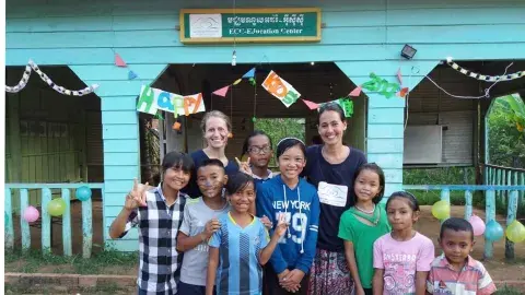 Victoria Guevara en Camboya: "Me interesaba combinar dos cosas que me gustan mucho: enseñar y viajar" Victoria Guevara en Camboya: "Me interesaba combinar dos cosas que me gustan mucho: enseñar y viajar"