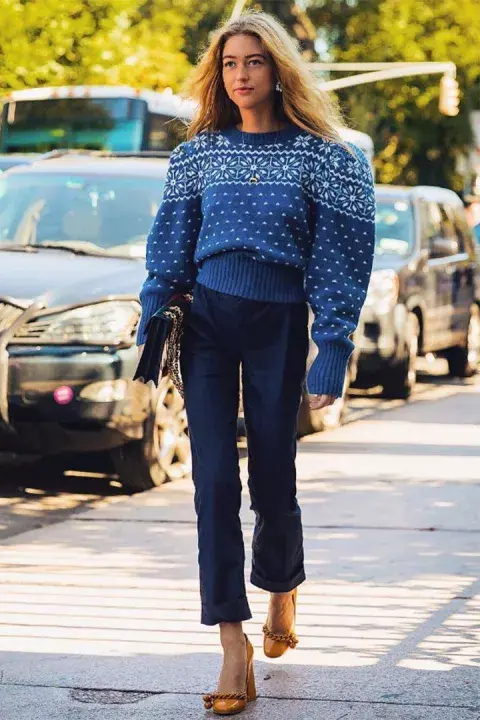El knitwear se llena de guardas. Las guardas con figuras alpinas en cárdigans, chalecos, swetares y todo abrigo de punto. El knitwear se llena de guardas. Las guardas con figuras alpinas en cárdigans, chalecos, swetares y todo abrigo de punto.