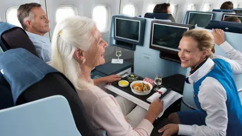 Los secretos que toda oficial de abordo quisiera decirle a los pasajeros, en un vuelo Los secretos que toda oficial de abordo quisiera decirle a los pasajeros, en un vuelo