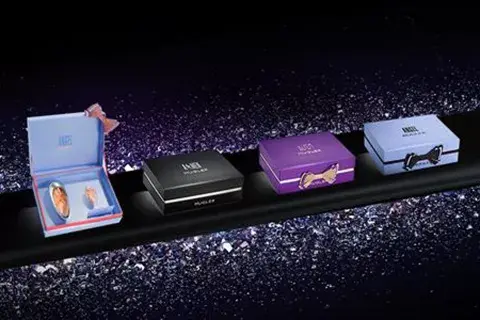 La firma Thierry Mugler incorporó un sistema totalmente innovador y amable con la ecología a través del rellenado de sus frascos La firma Thierry Mugler incorporó un sistema totalmente innovador y amable con la ecología a través del rellenado de sus frascos