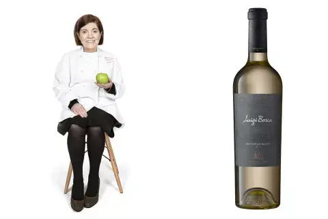 Beatriz Chomnalez, una de las profesoras de La Cuisine des Chefs y uno de los vinos de Luigi Bosca,elegido para acompañar sus platos.