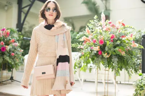 Un toque pink fue el dresscode del evento La ciencia detrás de la belleza y Lucía Nini de @telodijenena deslumbró con un conjunto tejido en un rosa suave casi nude Un toque pink fue el dresscode del evento La ciencia detrás de la belleza y Lucía Nini de @telodijenena deslumbró con un conjunto tejido en un rosa suave casi nude