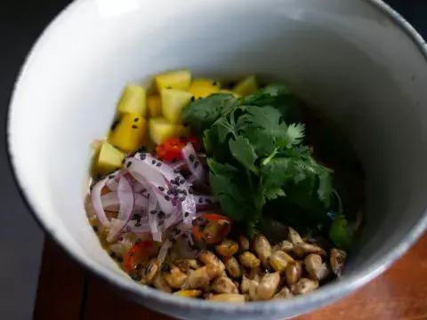 De pesca curada con mango y jalapeños. Foto: Ronconcon