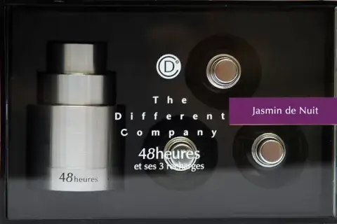La botella 48 horas es ideal para ir de viaje y llevarla en la cartera (Jasmin de Nuit, $1214)