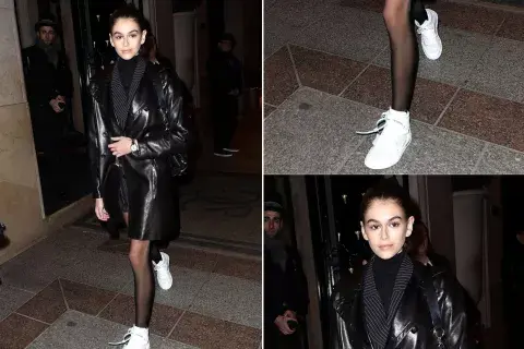 Kaia Gerber, de camino a un evento de Omega en Paris Kaia Gerber, de camino a un evento de Omega en Paris
