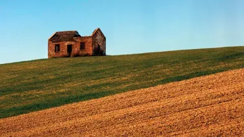 En España, Italia y Francia hay muchísimos pueblos rurales que buscan resurgir En España, Italia y Francia hay muchísimos pueblos rurales que buscan resurgir