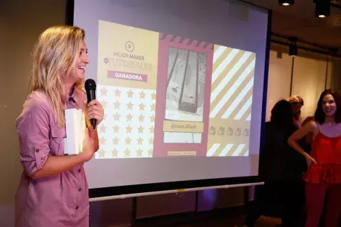 Bernardita Siutti, más conocida como @mami.albanil, ganadora en la terna Tutoriales. Bernardita Siutti, más conocida como @mami.albanil, ganadora en la terna Tutoriales.