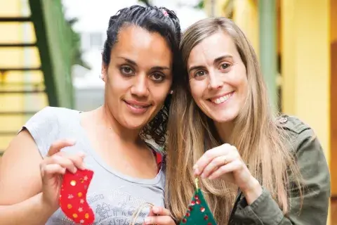 Paola y Naty, orgullosas con sus trabajos Paola y Naty, orgullosas con sus trabajos