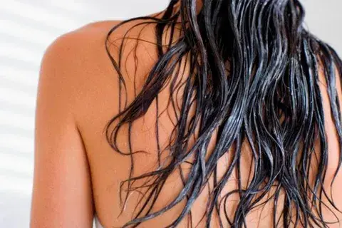 El cowash es un método ideal para el pelo con rulos, pero también para quienes tienen pelo seco. El cowash es un método ideal para el pelo con rulos, pero también para quienes tienen pelo seco.