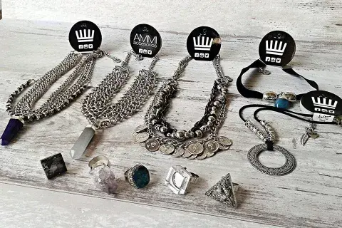 Opciones tanto para un look nocturno súper cargado como también para la vida cotidiana Opciones tanto para un look nocturno súper cargado como también para la vida cotidiana