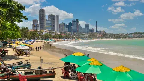 Punta Negra, de playa tranquila de pescadores a destino de surfistas con más de 100 hoteles Punta Negra, de playa tranquila de pescadores a destino de surfistas con más de 100 hoteles