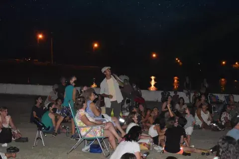 Esta actividad de astroturismo en Lobos tiene una gran convocatoria de público; el acceso es libre y gratuito, pero se recomienda inscripción previa. Esta actividad de astroturismo en Lobos tiene una gran convocatoria de público; el acceso es libre y gratuito, pero se recomienda inscripción previa.