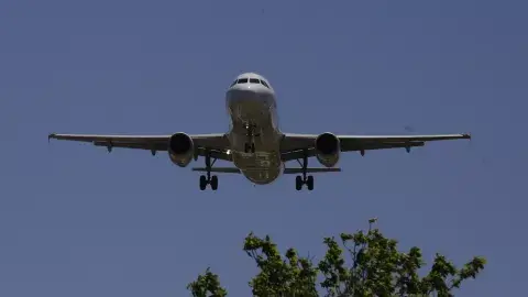 Cada minuto despegan 70 aviones