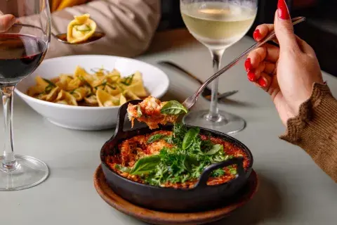 Ñoquis de ricota y cebolla caramelizada en salsa de tomate. Foto gentileza: 1636 Restaurante Ñoquis de ricota y cebolla caramelizada en salsa de tomate. Foto gentileza: 1636 Restaurante