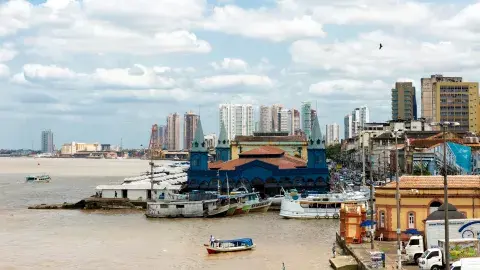 Cerca del puerto de Belém, los puestos del mercado Ver-o-Peso Cerca del puerto de Belém, los puestos del mercado Ver-o-Peso