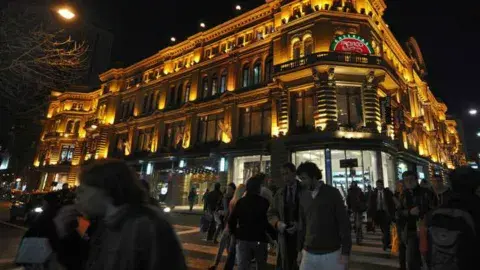 La inflación y los impuestos han reducido el atractivo de comprar en Argentina La inflación y los impuestos han reducido el atractivo de comprar en Argentina