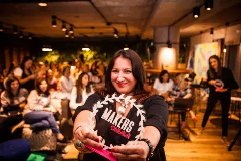 Beta Suárez, escritora y creadora de @mujer.madre.y.argentina con su frase de cabecera: "No creo en los sueños ni en la magia, creo en el laburo". Beta Suárez, escritora y creadora de @mujer.madre.y.argentina con su frase de cabecera: "No creo en los sueños ni en la magia, creo en el laburo".