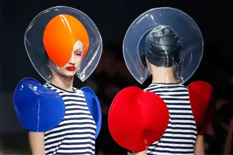 Rei Kawakubo, una diseñadora muy creativa y amante del diseño conceptual Rei Kawakubo, una diseñadora muy creativa y amante del diseño conceptual