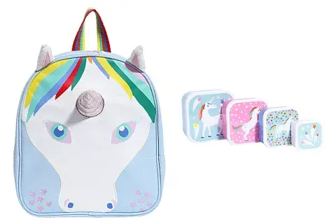 Una mochila alegórica y un set de cajitas Una mochila alegórica y un set de cajitas