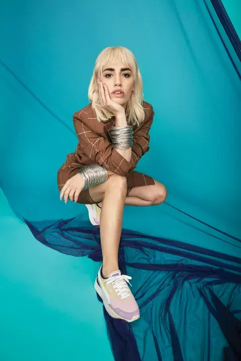 Saco y bermuda, Paula Cahen D´Anvers, $19.995 y $8295. Zapatillas, Puma, $10.999. Pulseras, TodoModa, $299 cada set. Saco y bermuda, Paula Cahen D´Anvers, $19.995 y $8295. Zapatillas, Puma, $10.999. Pulseras, TodoModa, $299 cada set.