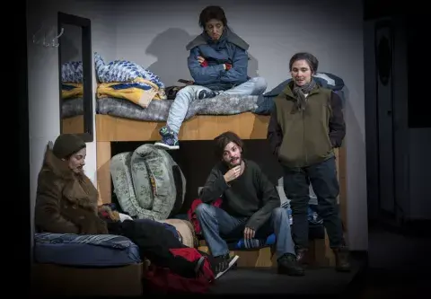 Petroleo. Teatro Metropolitan Sura